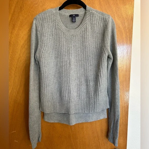 GAP gray step hem sweater size M - Picture 1 of 3